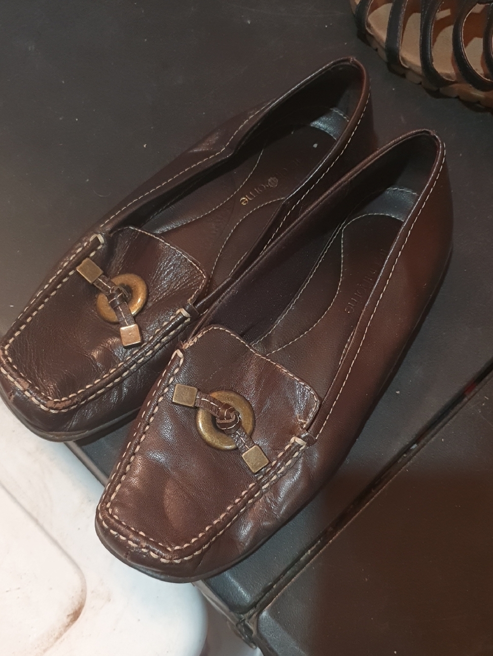 💜 Liz Claiborne Dark Brown Leather Loafers with Brass Accent
